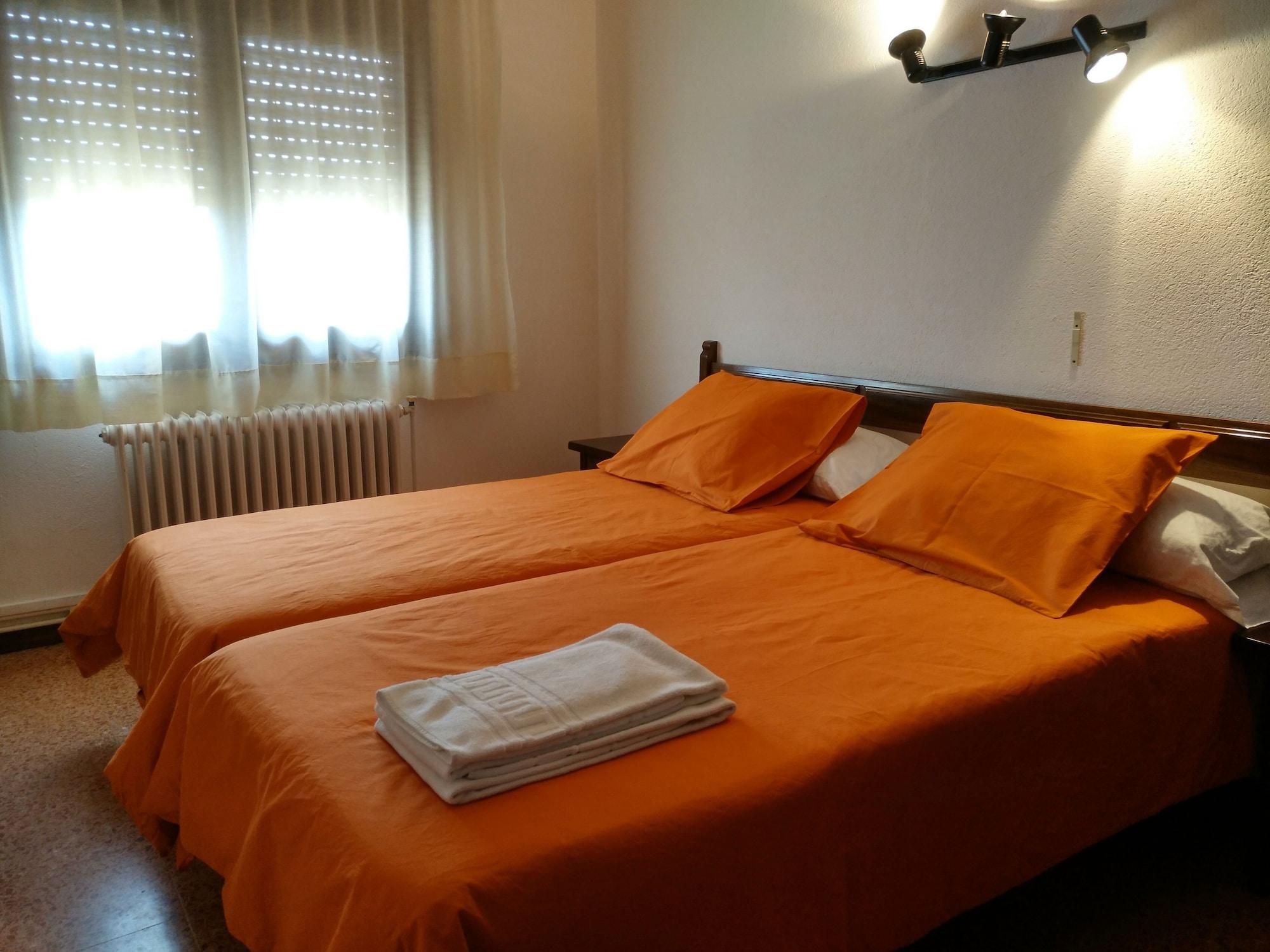 Hostal L'Esplai Viladamat Bagian luar foto