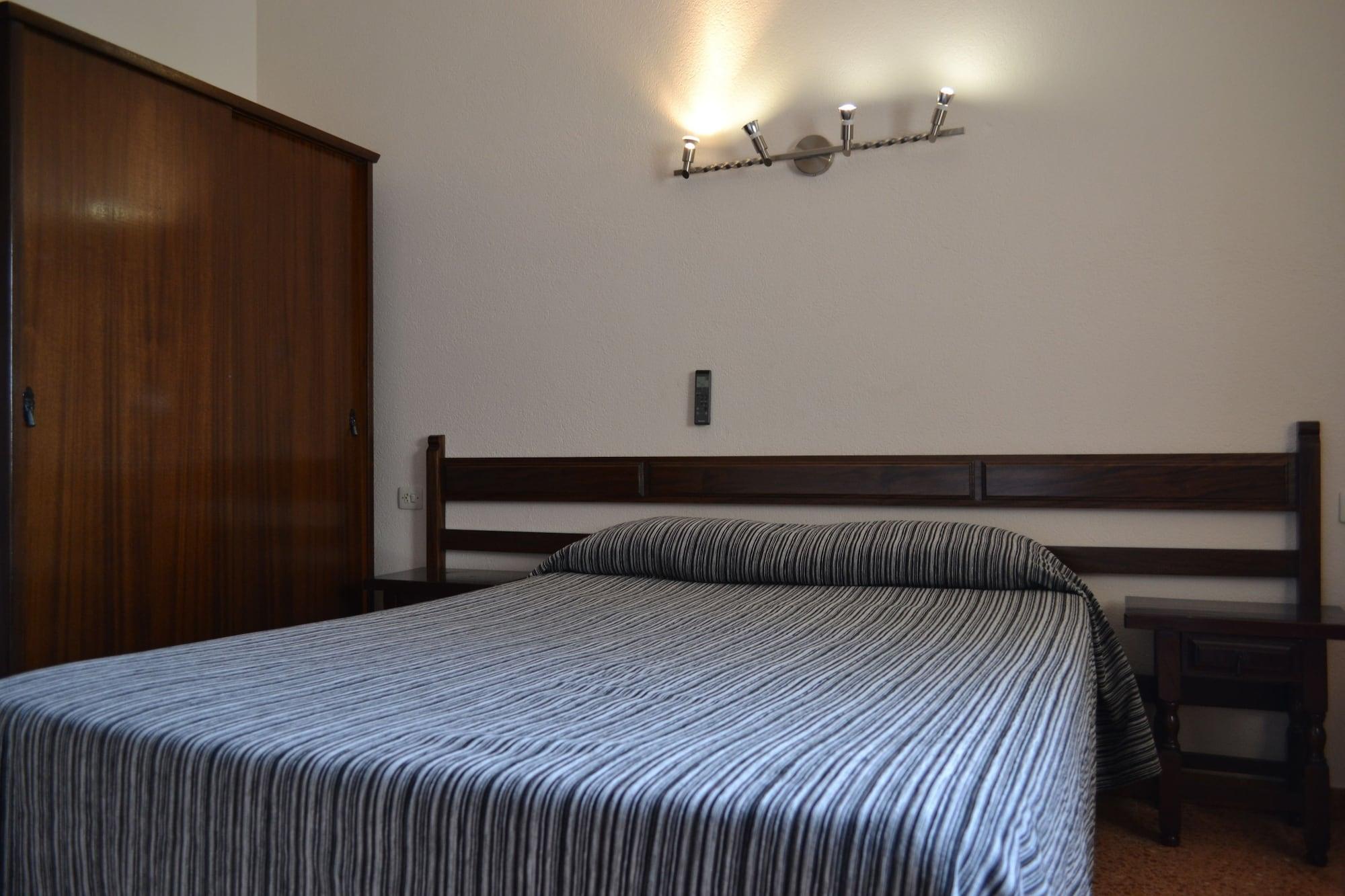 Hostal L'Esplai Viladamat Bagian luar foto