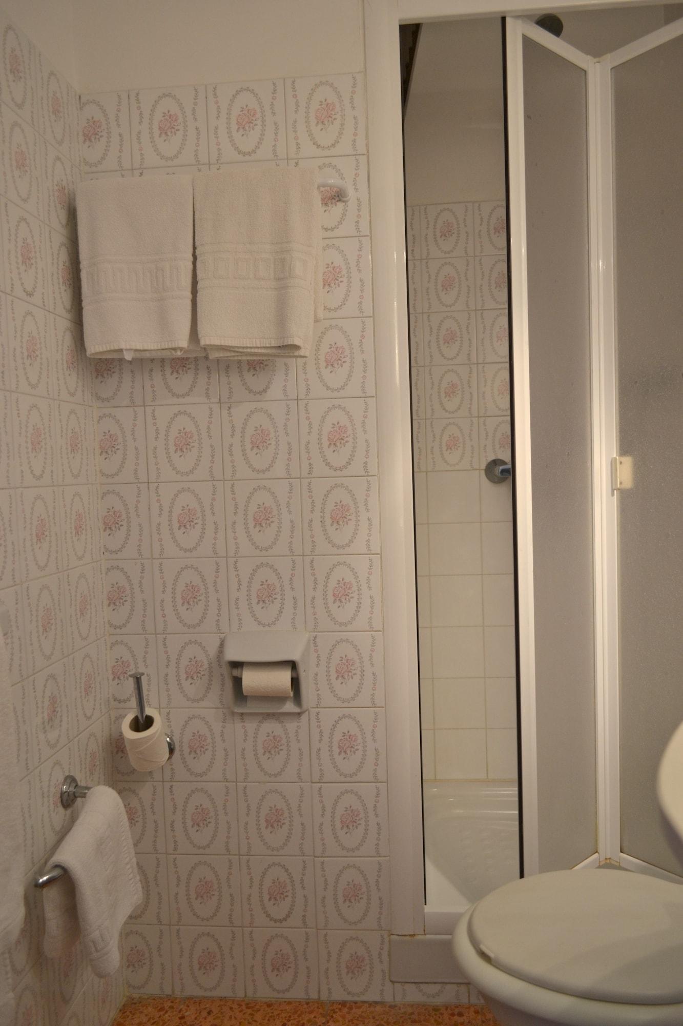 Hostal L'Esplai Viladamat Bagian luar foto