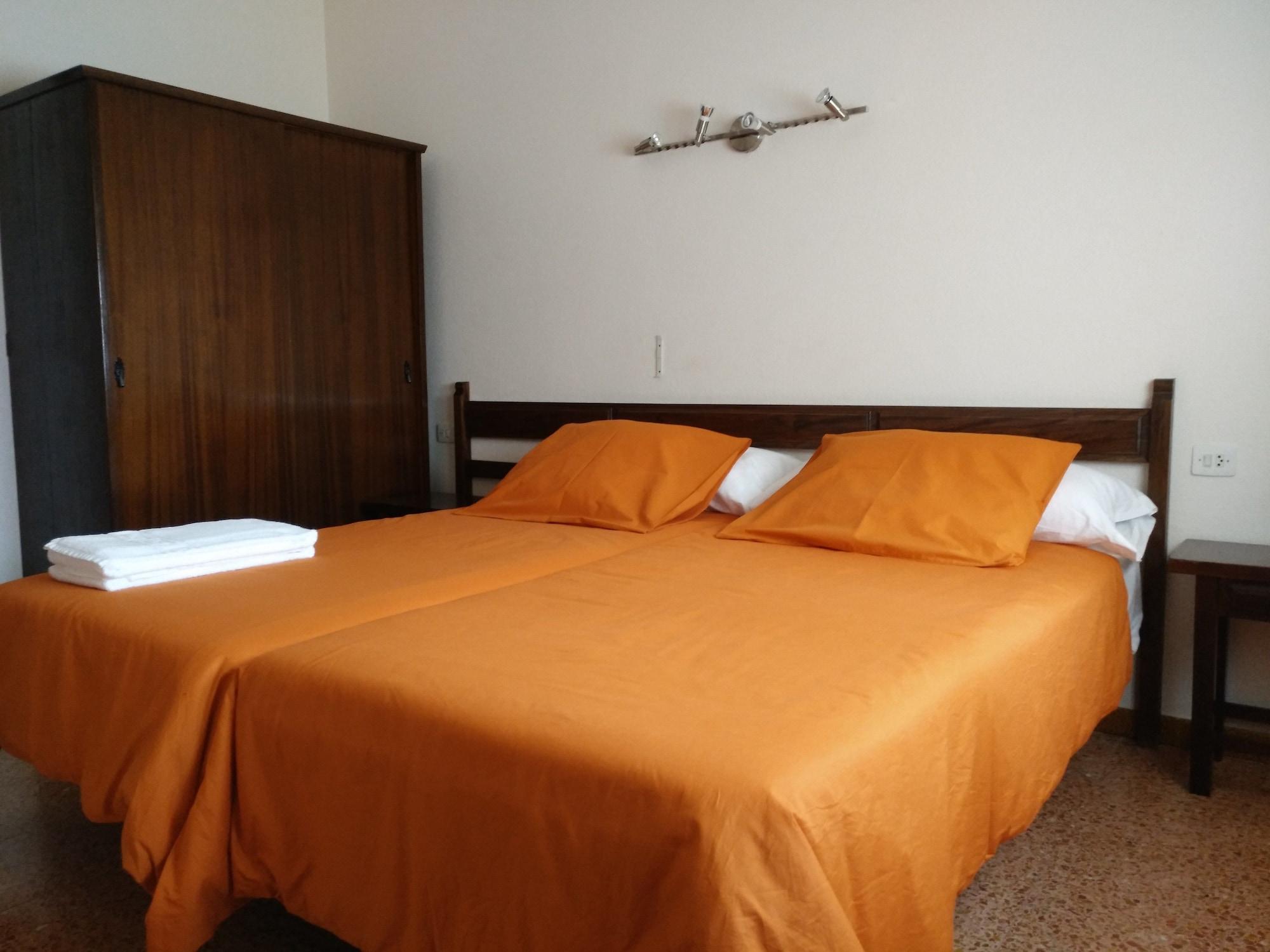 Hostal L'Esplai Viladamat Bagian luar foto