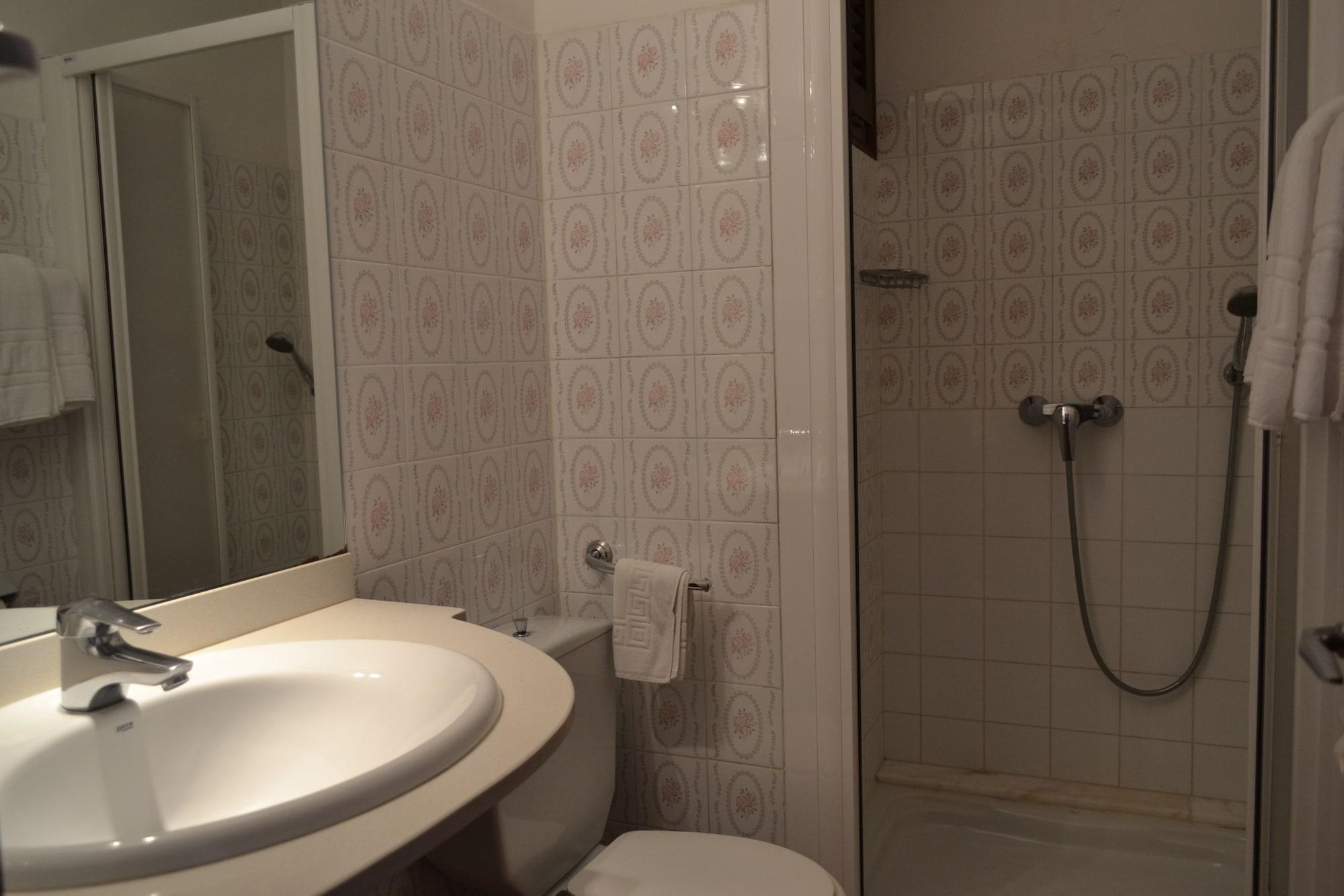 Hostal L'Esplai Viladamat Bagian luar foto
