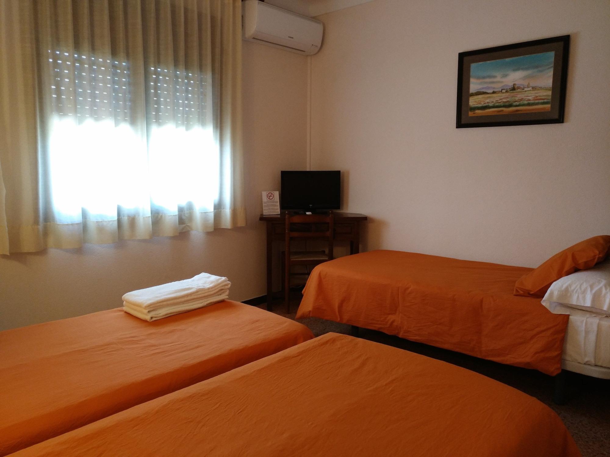 Hostal L'Esplai Viladamat Bagian luar foto