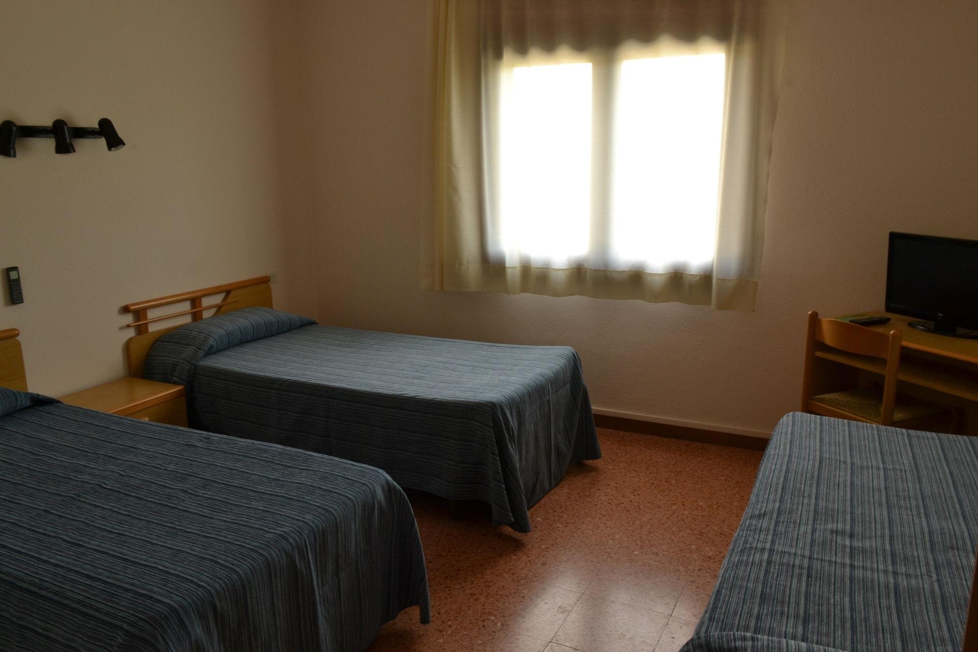 Hostal L'Esplai Viladamat Bagian luar foto
