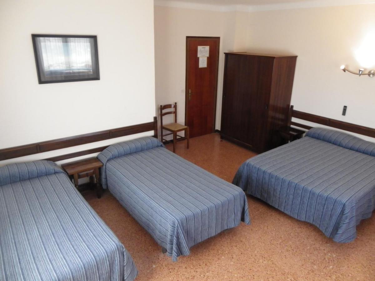 Hostal L'Esplai Viladamat Ruang foto