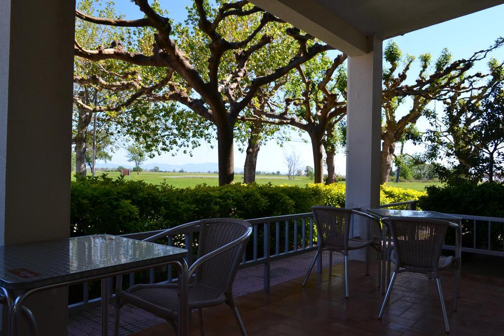 Hostal L'Esplai Viladamat Bagian luar foto