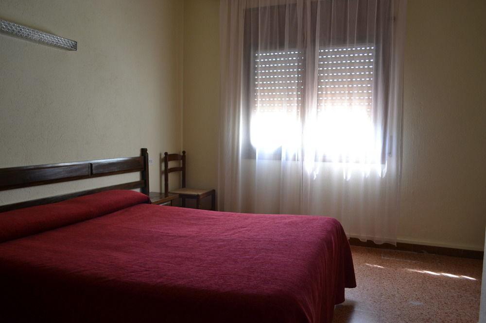 Hostal L'Esplai Viladamat Bagian luar foto