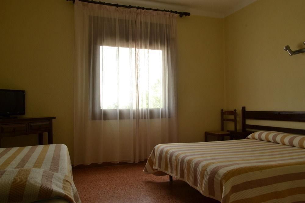 Hostal L'Esplai Viladamat Bagian luar foto