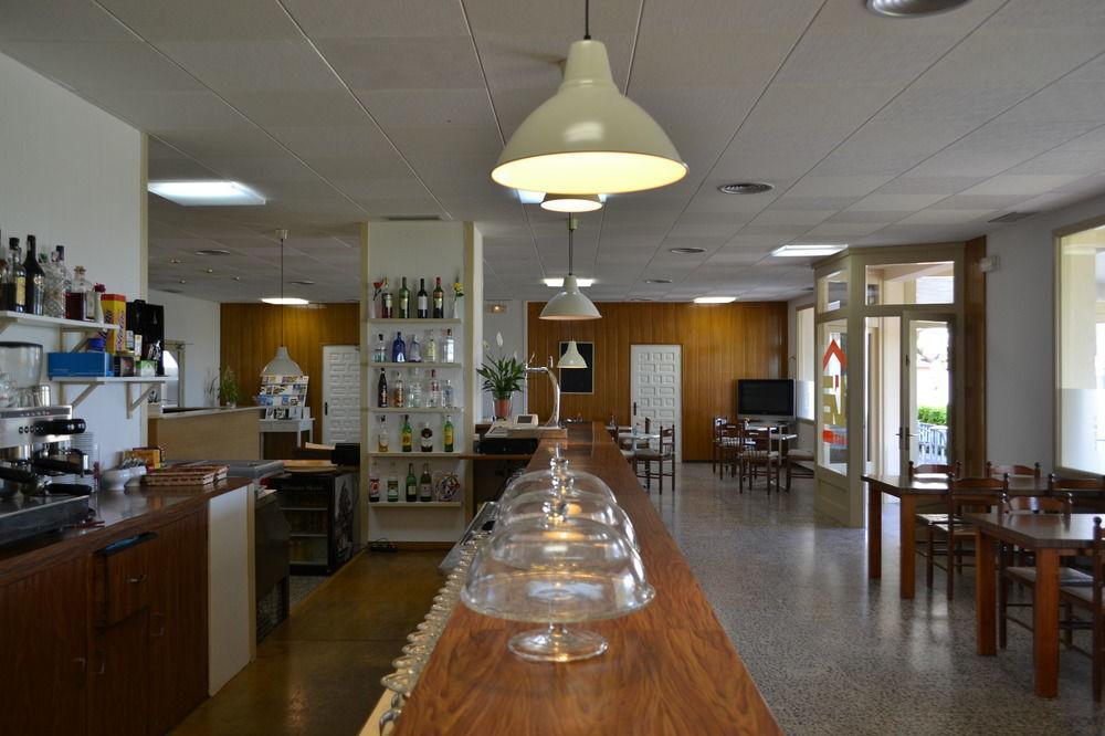 Hostal L'Esplai Viladamat Bagian luar foto