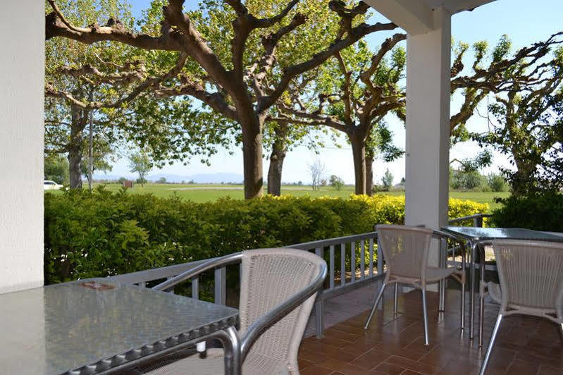 Hostal L'Esplai Viladamat Bagian luar foto