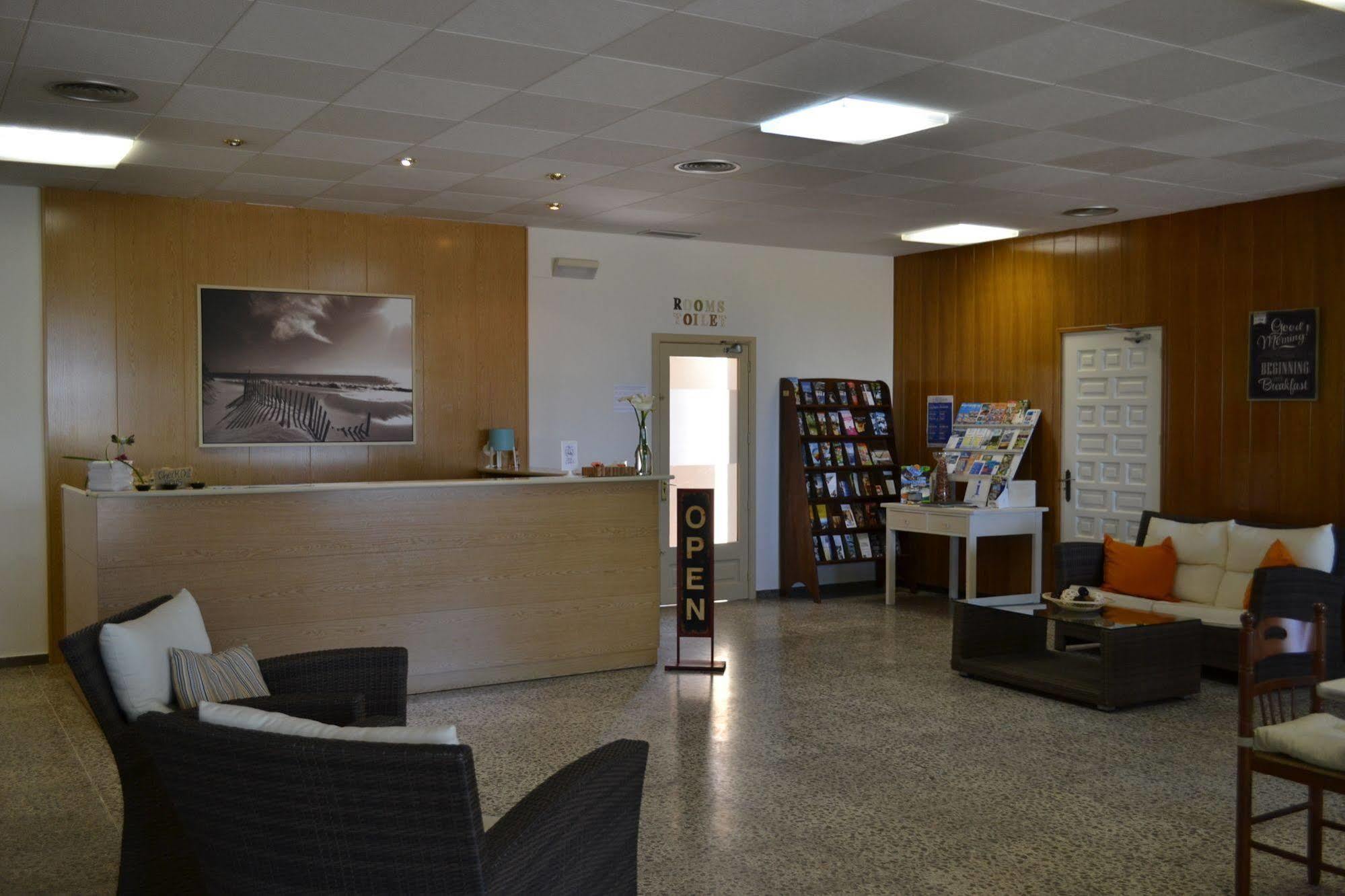 Hostal L'Esplai Viladamat Bagian luar foto